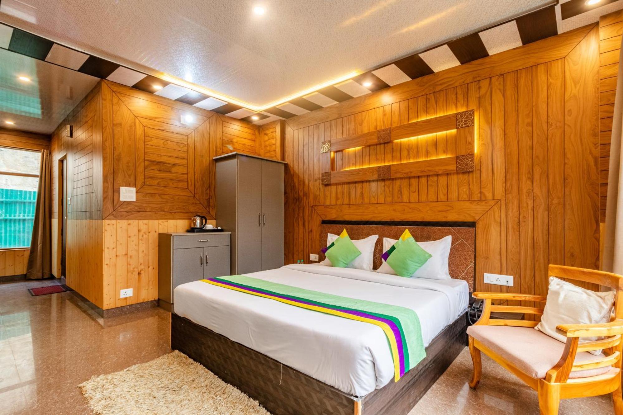 Treebo Srishti Vaikunth With Mountain View Hotel Шимла Екстериор снимка
