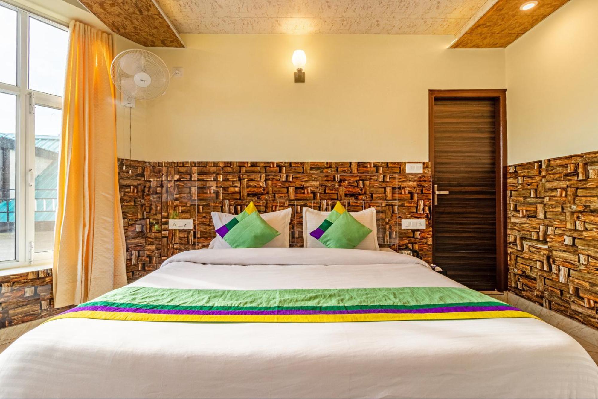 Treebo Srishti Vaikunth With Mountain View Hotel Шимла Екстериор снимка