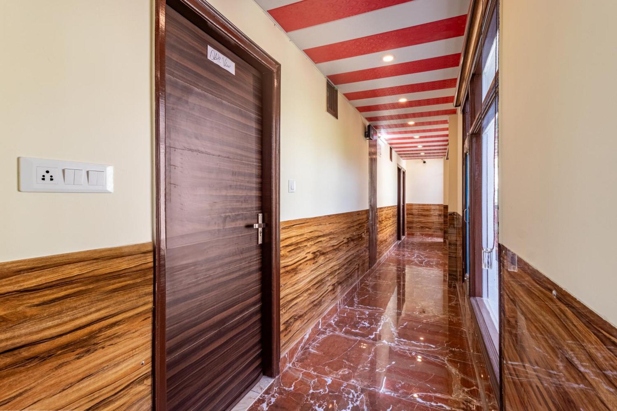 Treebo Srishti Vaikunth With Mountain View Hotel Шимла Екстериор снимка