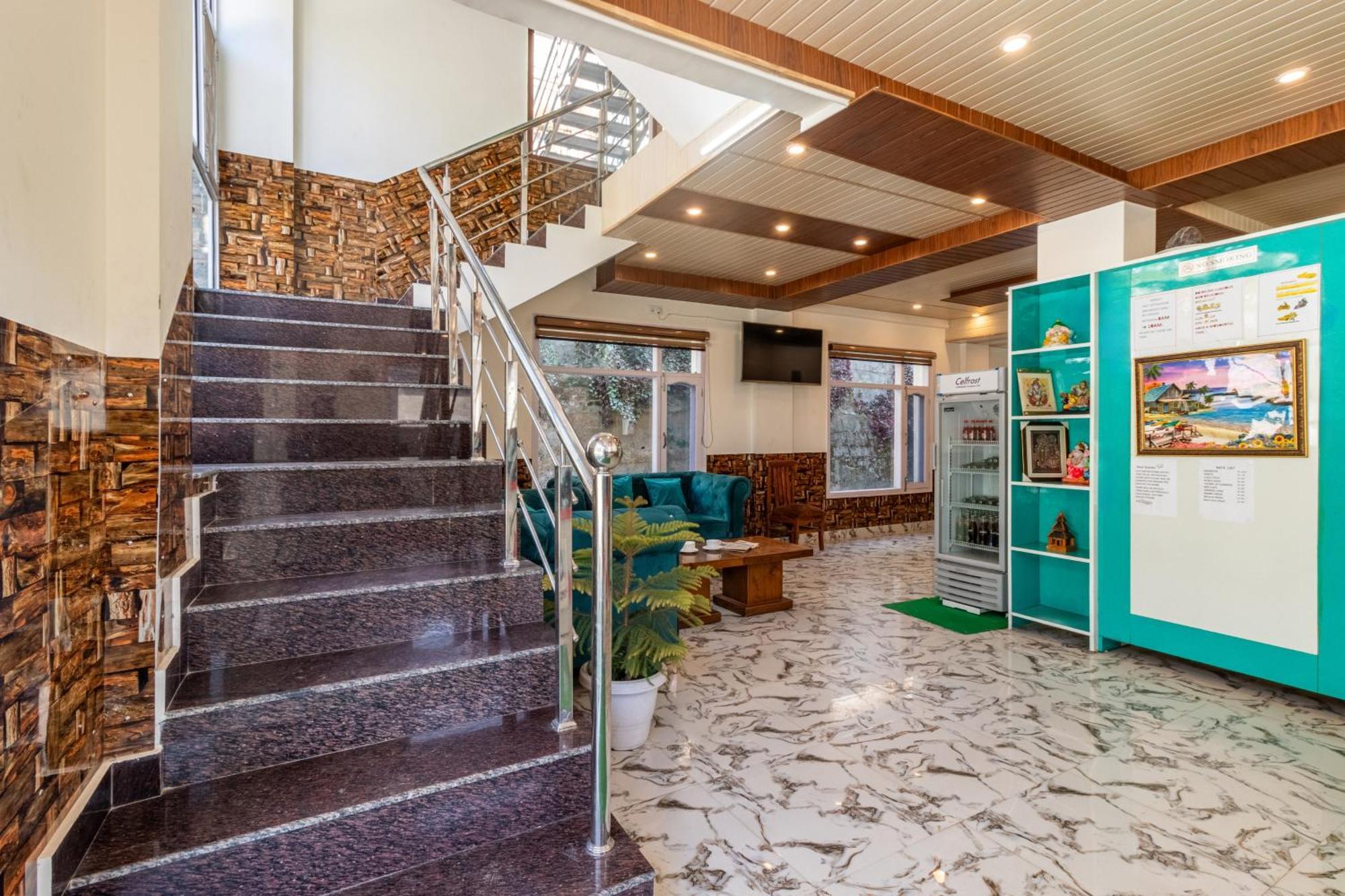 Treebo Srishti Vaikunth With Mountain View Hotel Шимла Екстериор снимка