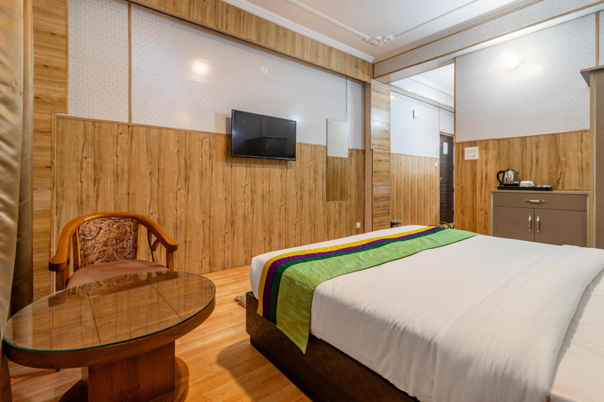 Treebo Srishti Vaikunth With Mountain View Hotel Шимла Екстериор снимка