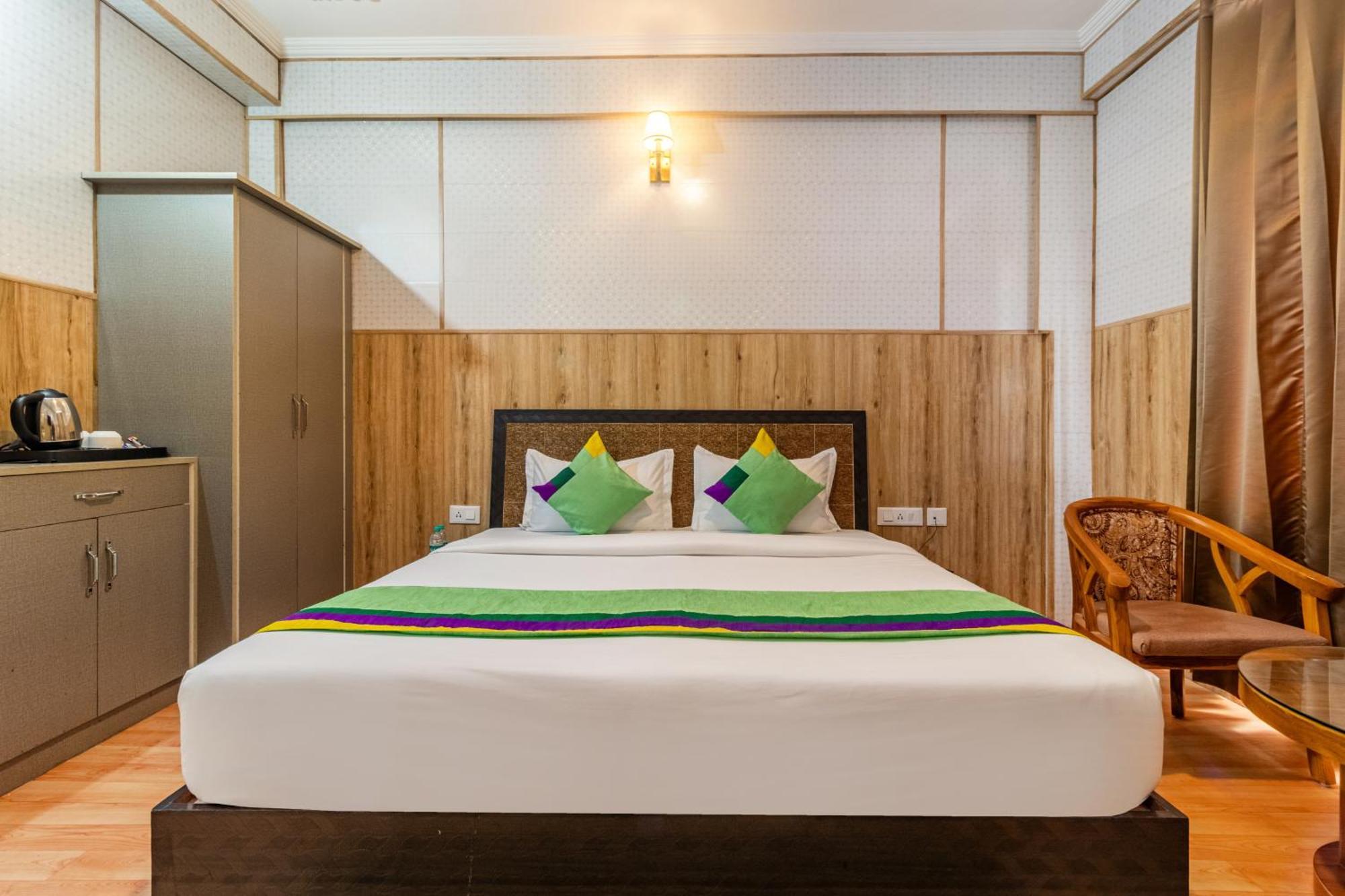 Treebo Srishti Vaikunth With Mountain View Hotel Шимла Екстериор снимка